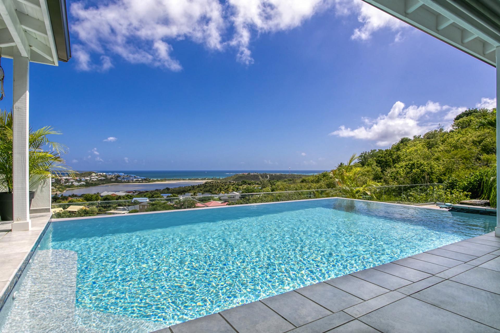 A louer villa vue mer Mont Vernont Saint Martin_ Piscine - 1